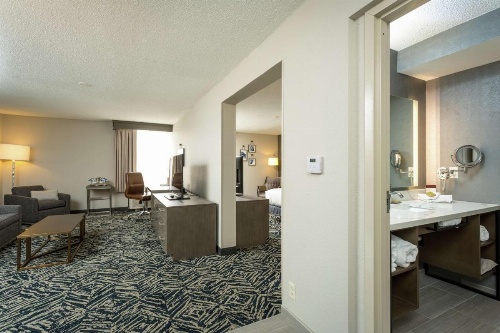 DoubleTree by Hilton Harrisonburg image 10