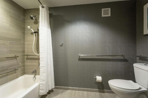 DoubleTree by Hilton Harrisonburg image 13